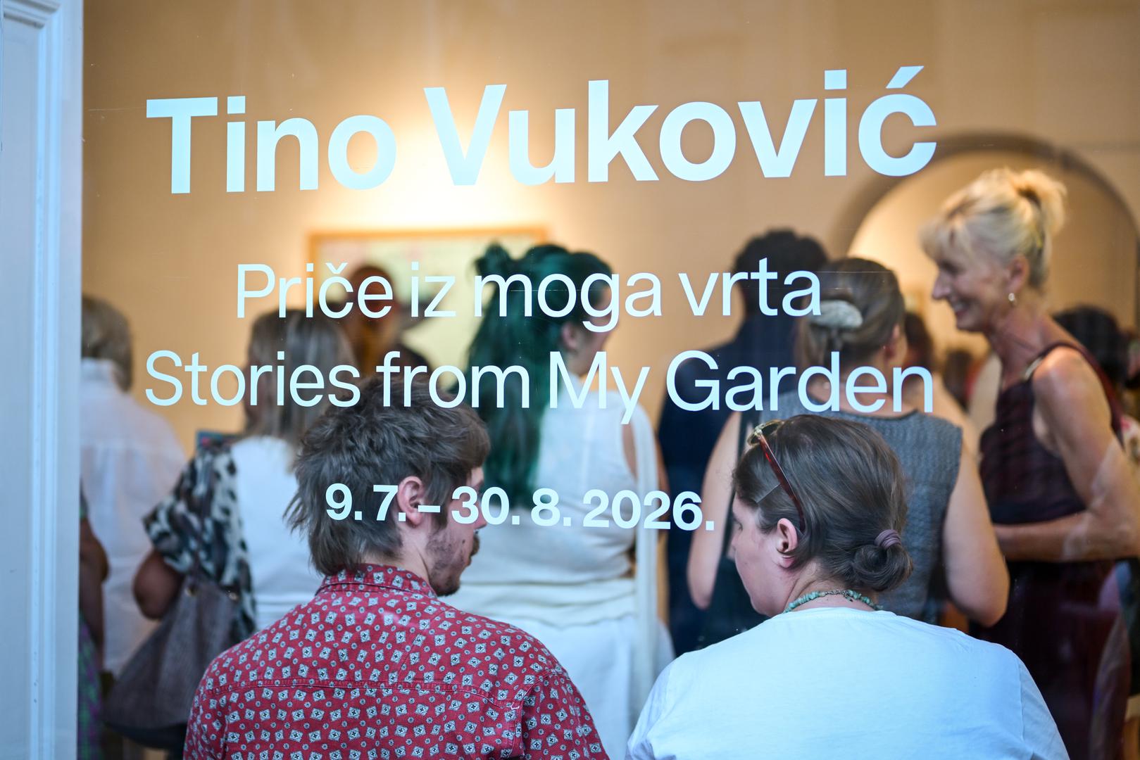 Tino Vuković (1987., Brač) magistrirao je slikarstvo 2012. na Umjetničkoj akademiji u Splitu, te uz kustoski i galerijski rad kontinuirano razvija umjetničku praksu. Izlagao je na više skupnih izložbi te ostvario nekoliko samostalnih u Zagrebu, Splitu i Bolu na Braču