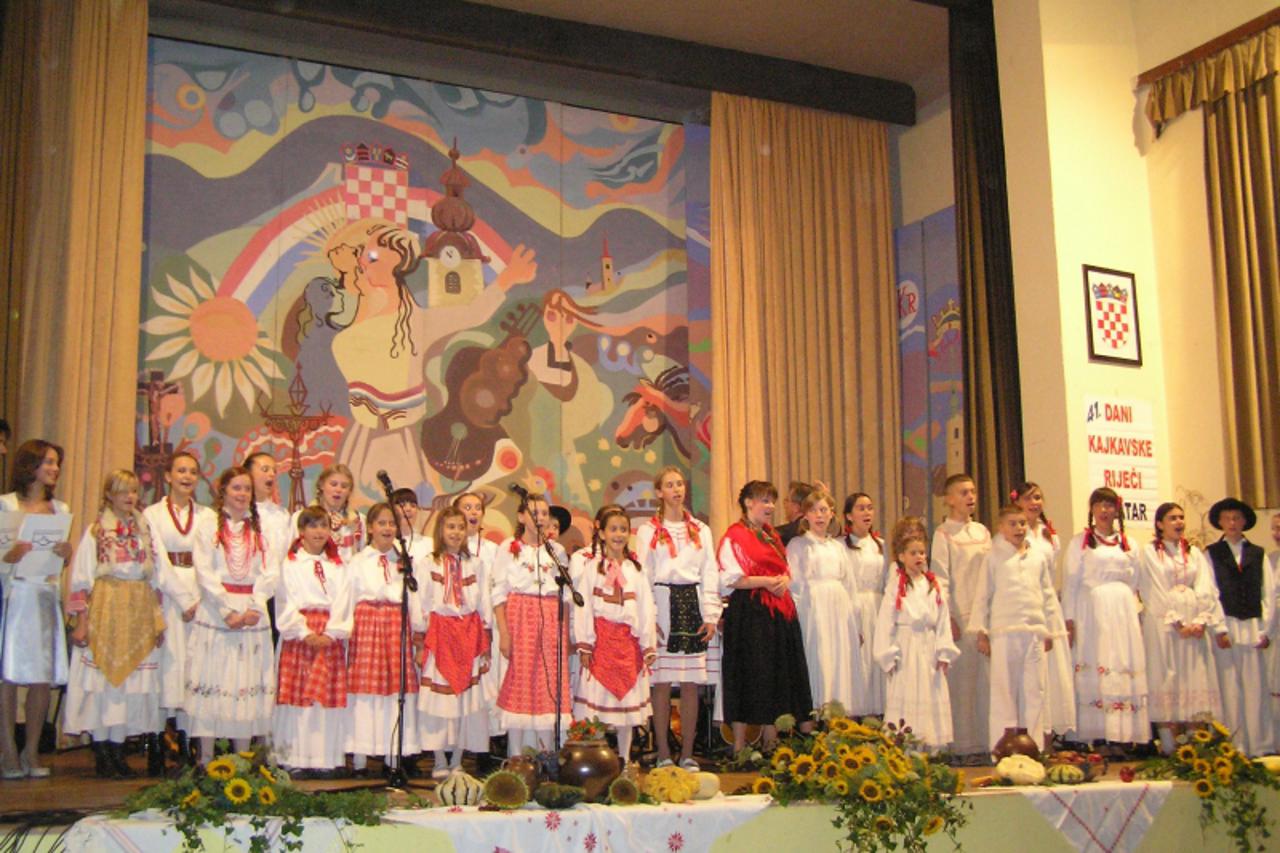 'zagorje - 27. 09. 2010.,Zlatar, Hrvatska - Dani kajkavske rijeci Zlatar; Festival djecje kajkavske popevke; zajednicka pjesma svih izvodaca Festivala'