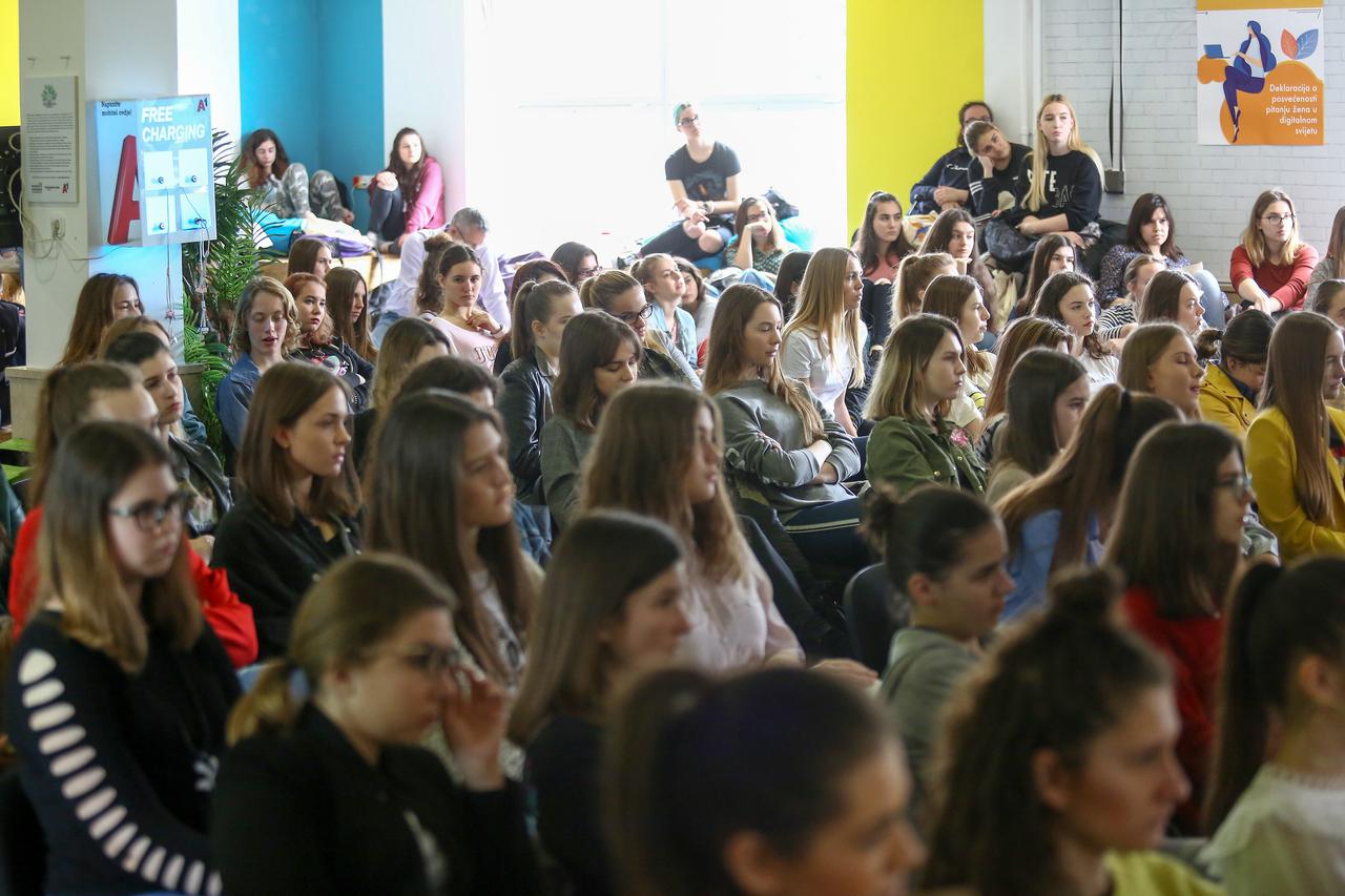 U studentskom centru održan okrugli stol Postani i ti IT djevoka