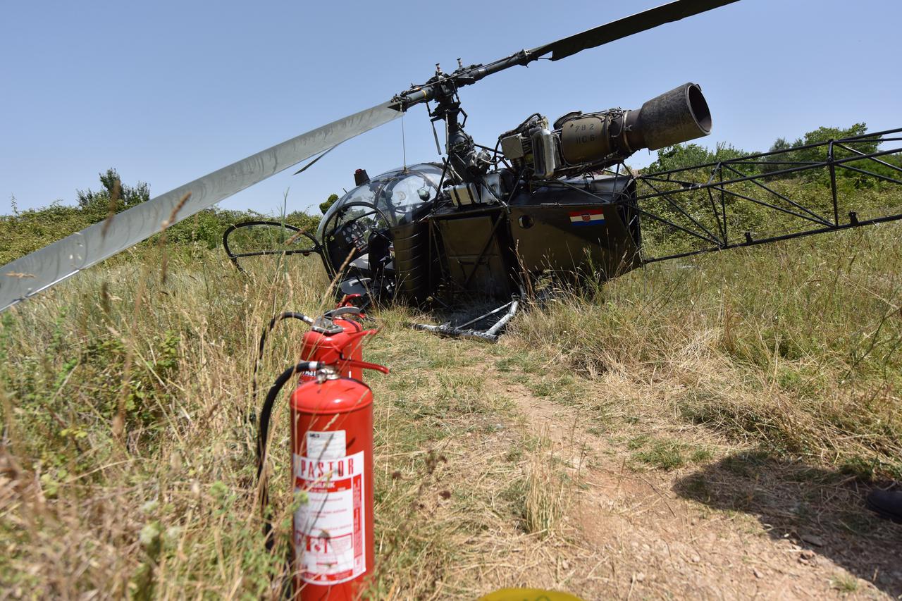 Zbog kvara na otok Zlarin prisilno sletio helikopter