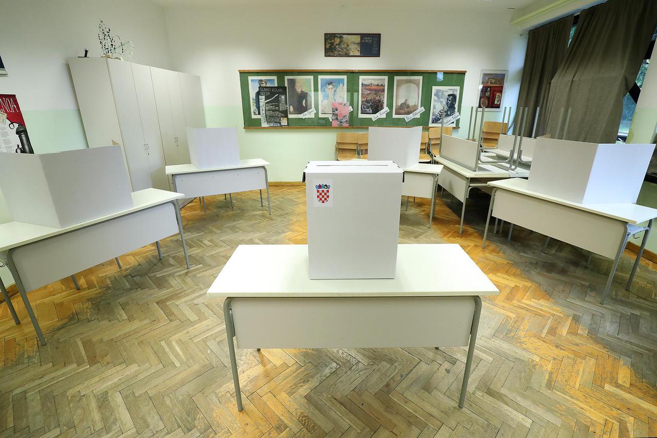 Zagreb: Gra?ani izlaze na birališta izabrati svoje zastupnike u Europski parlament