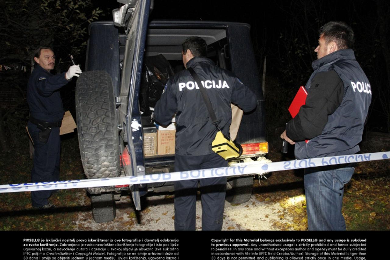 '11.11.2012., Rijeka Vocanska - Nozem ubio brata i ranio njegova prijatelja. Ubojstvu je navodno prethodila svadja. Ocevid u tijeku. Photo: Vjeran Zganec-Rogulja/PIXSELL'