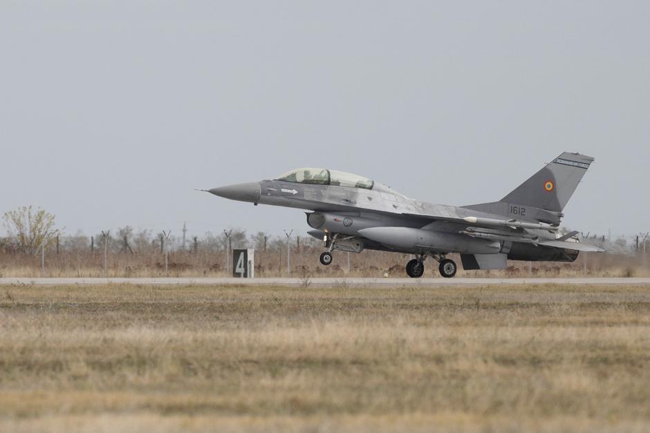 Romania launches a regional training hub for F-16 fighter jet pilots available to NATO allies and Ukraine