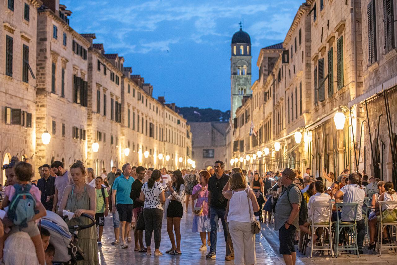 U Dubrovniku je već počela prava turistička sezona