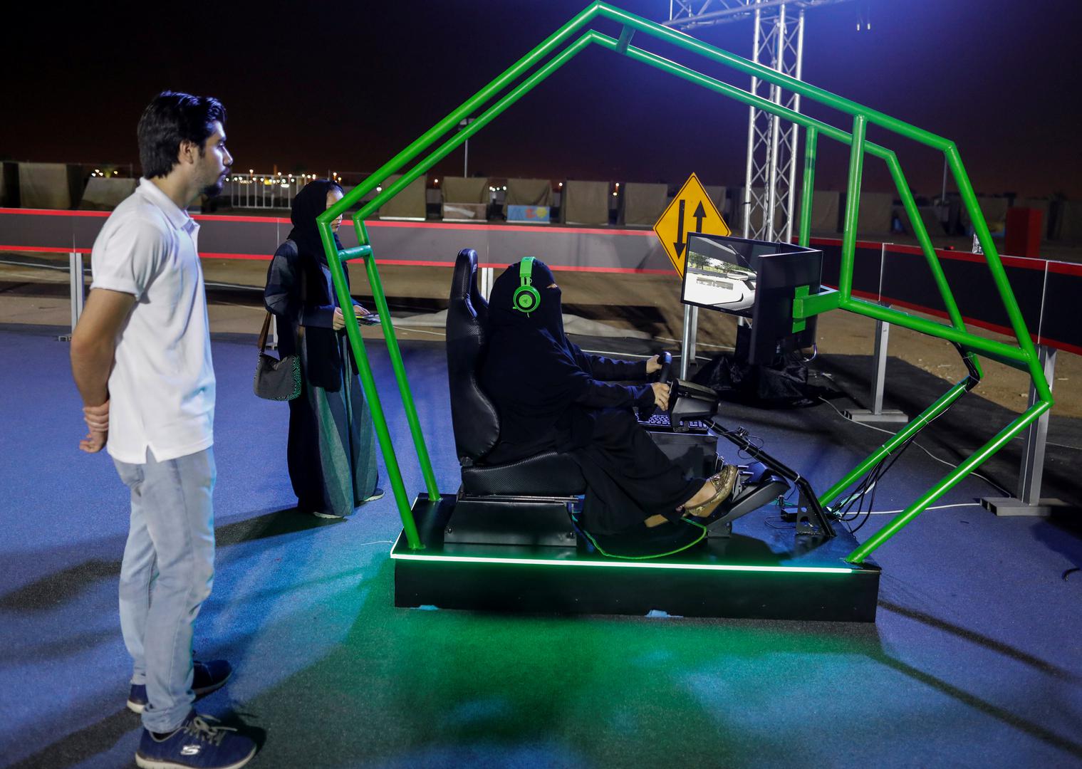 Pripremajući se za ovaj povijesni događaj, saudijske vlasti pokrenule su jučer trodnevnu kampanju "Ufaj se u Boga i vozi" kako bi ohrabrile žene da sjednu za volan i nauče osnovne tehnike vožnje i prometne propise. 