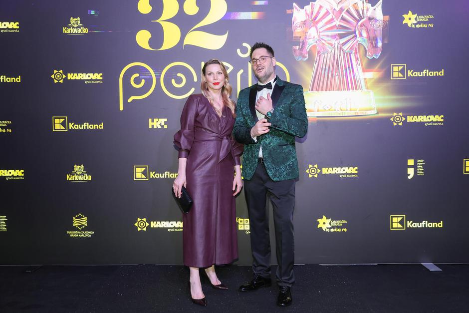 Karlovac: Dolazak uzvanika na 32. dodjelu glazbenih nagrada Porin