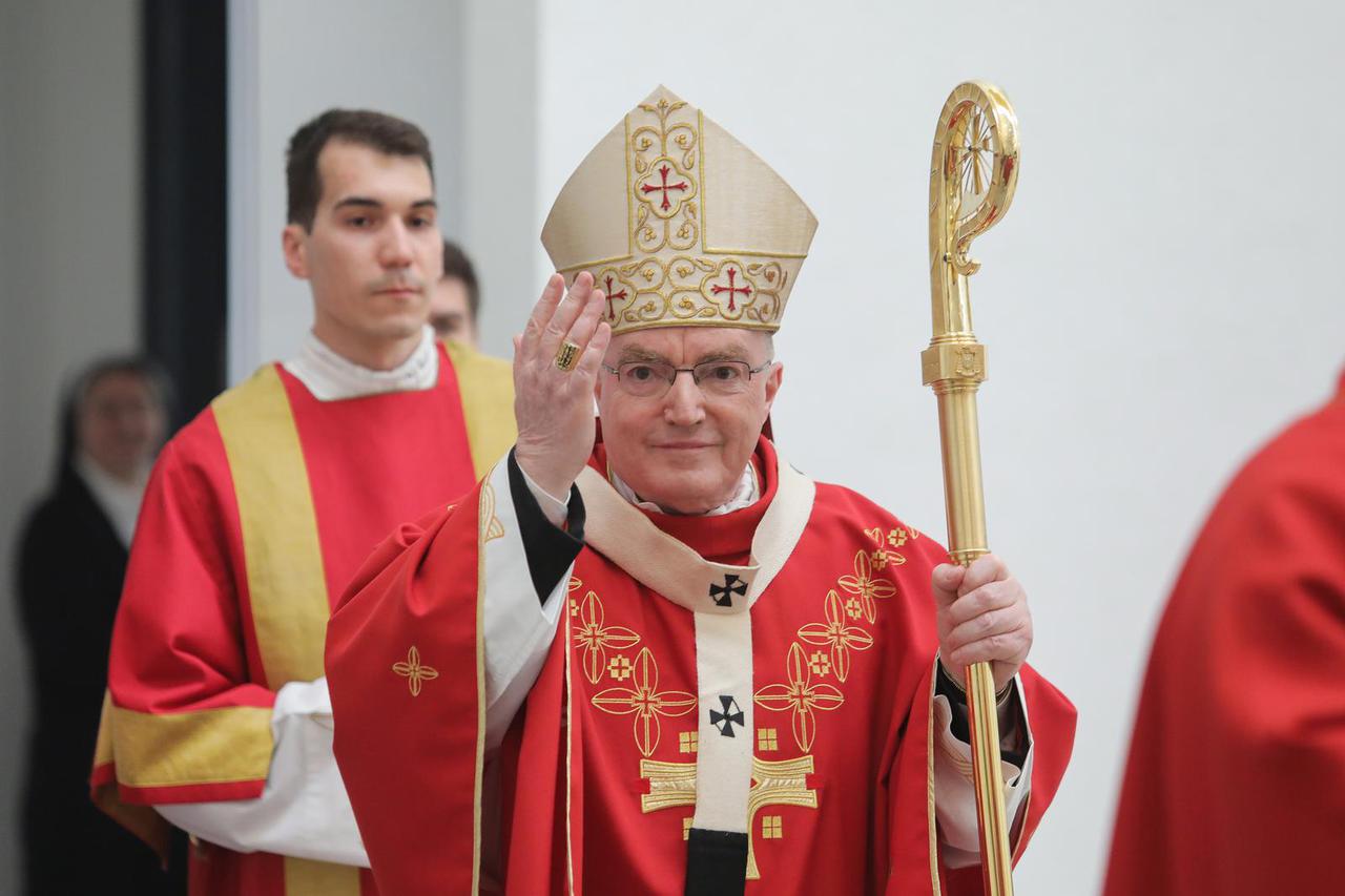 Zagrebački nadbiskup kardinal Josip Bozanić predvodio je  euharistijsko slavlje na Cvjetnicu