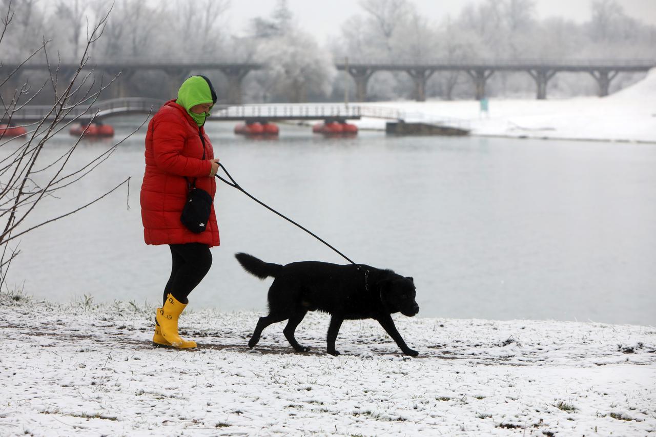Novi snijeg tijekom noći je zabijelio Karlovac