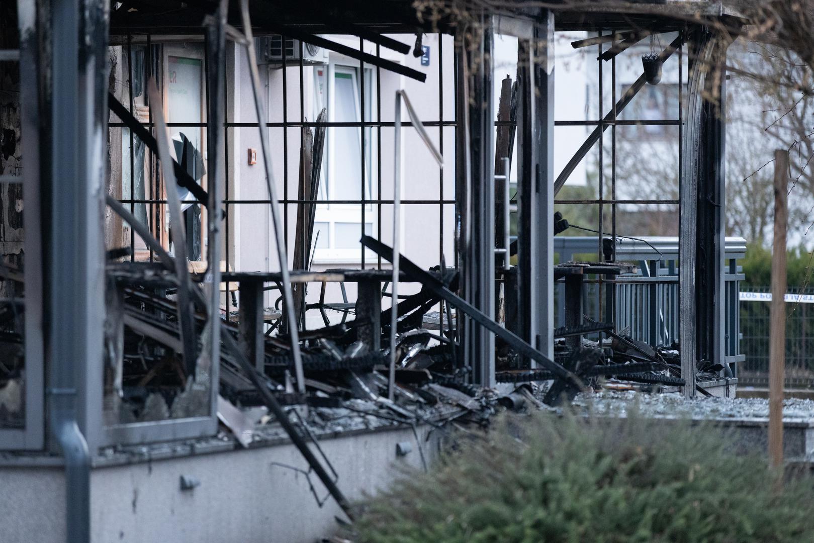 Nakon gašenja požara dio ekipe ostao je na terenu radi dodatne kontrole objekta.