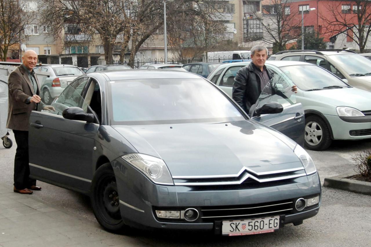 'sisak - 25.03.2010., Sisak - Gradonacelnika Dinka Pintarica u sluzbenom automobilu uvijek vozi sluzbeni vozac. Photo:Nikola Cutuk/pIXSELL'