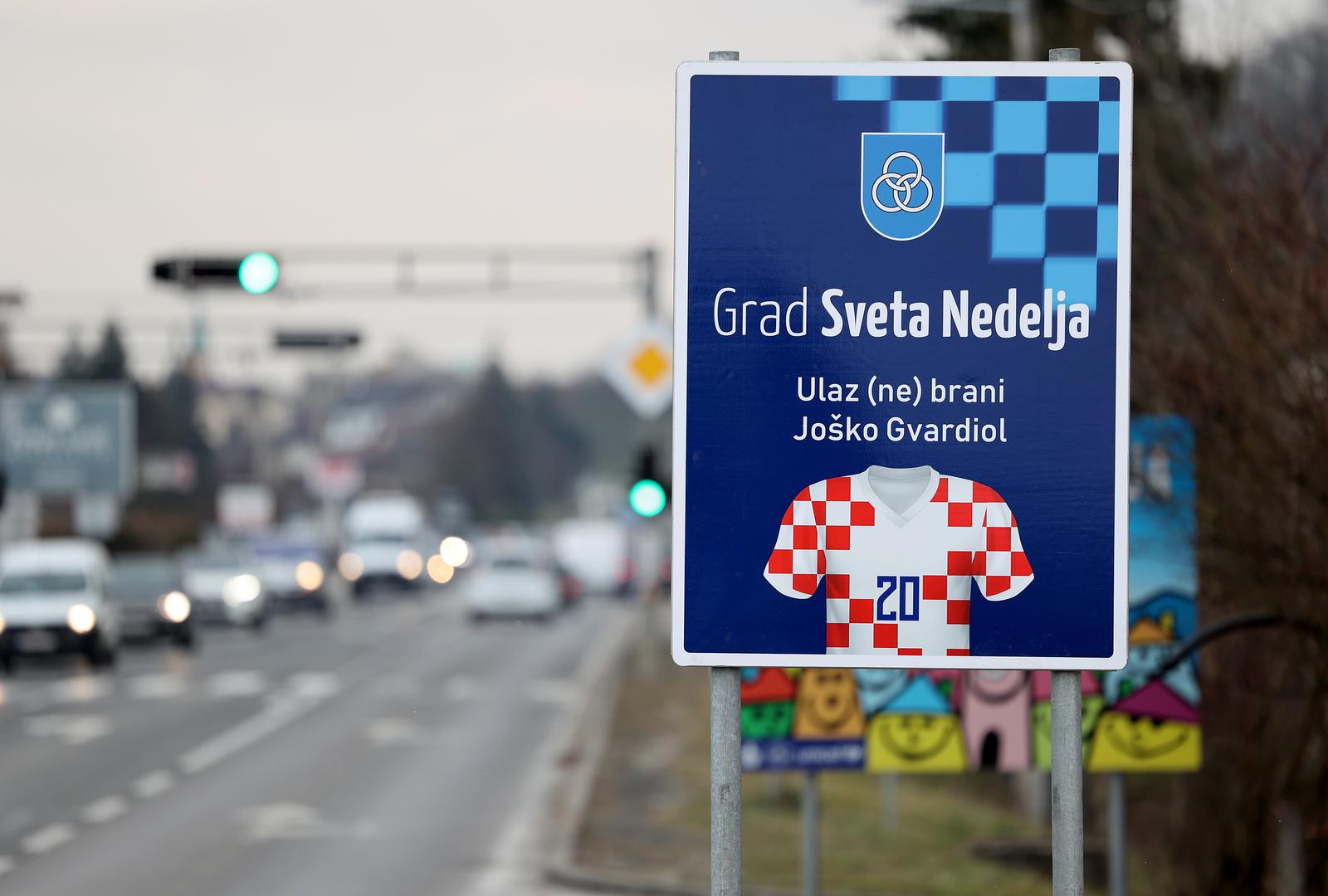 08.02.2023., Sveta Nedelja - Grad Sveta Nedelja postavio je tablu na ulazu u grad u cast nogometasu Josko Gvardiol. Photo: Marko Prpic/PIXSELL