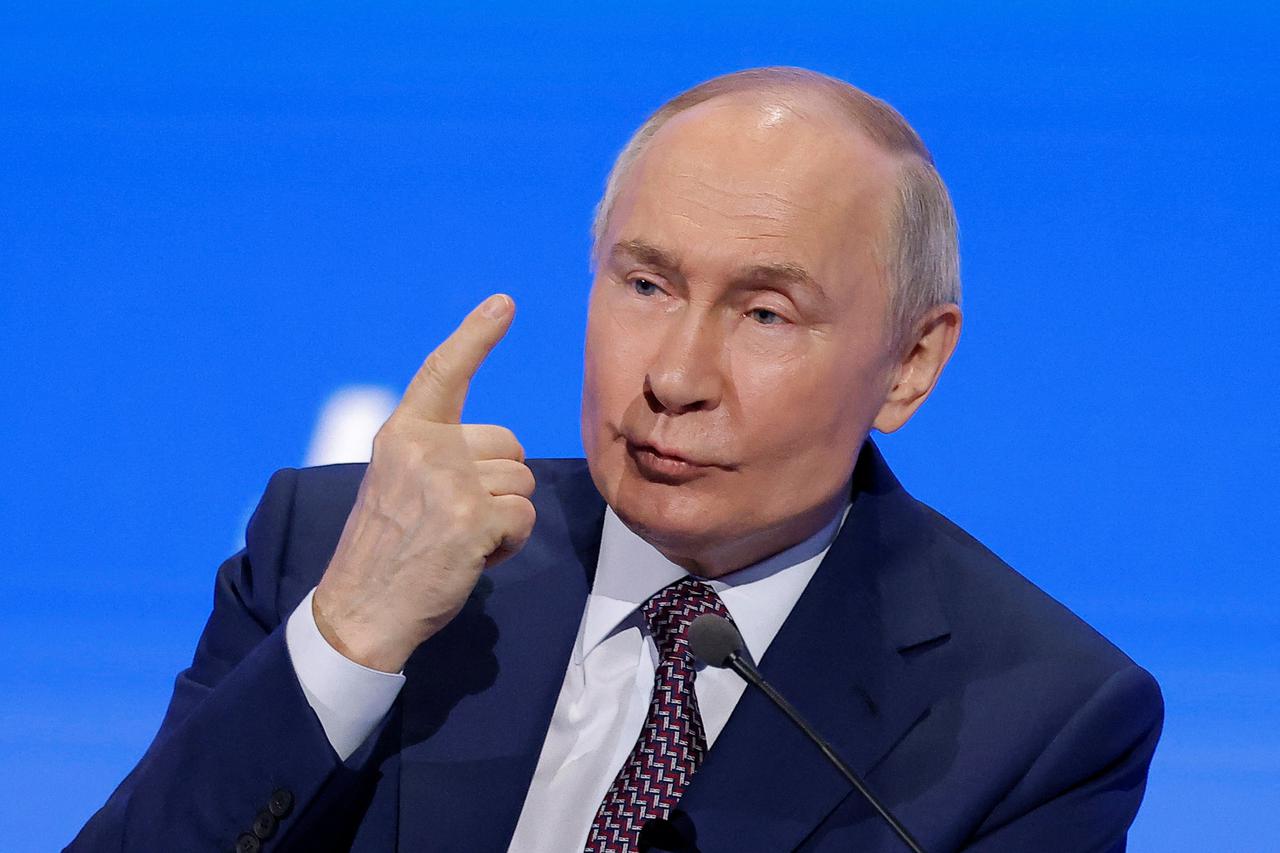 storyeditor/2025-03-24/2025-03-18T131346Z_522171741_RC2PFDAWYXB6_RTRMADP_3_RUSSIA-BUSINESS-PUTIN.JPG