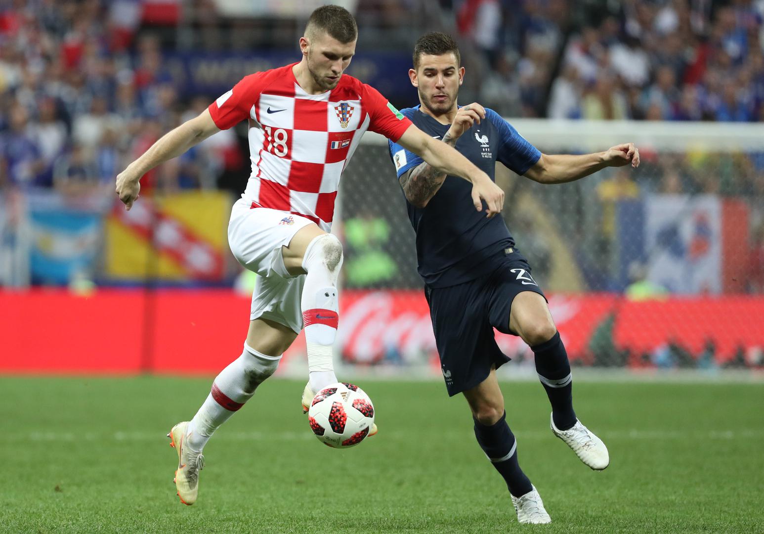 Hrvatski navijači priredili su sjajnu atmosferu na stadionu Lužnjiki, no nažalost 'slavlje Vatrenih' pokvarili su francuski nogometaši koji su razbili hrvatske snove o svjetskom naslovu.

