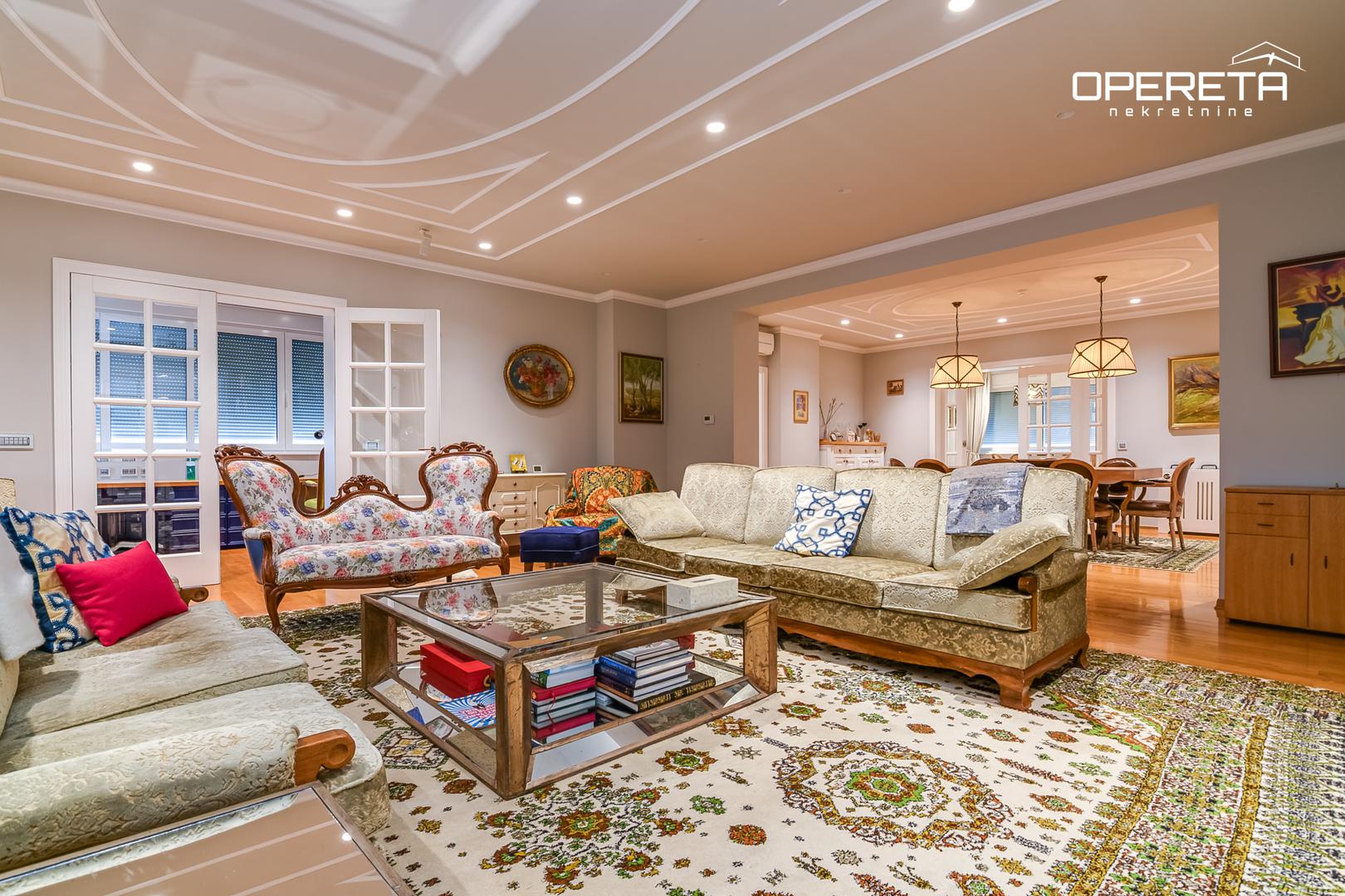 Na atraktivnoj lokaciji zagrebačkog naselja Vrbani III, u mirnom i uređenom dijelu Trešnjevke – Jug, nalazi se luksuzni penthouse koji predstavlja spoj komfora, suvremenog dizajna i vrhunske opremljenosti. 