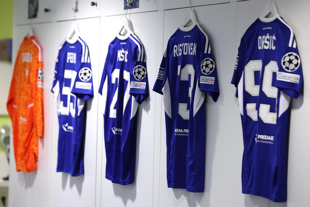 Dinamova svla?ionica uo?i po?etka utakmice UEFA Lige prvaka protiv RB Salzburga
