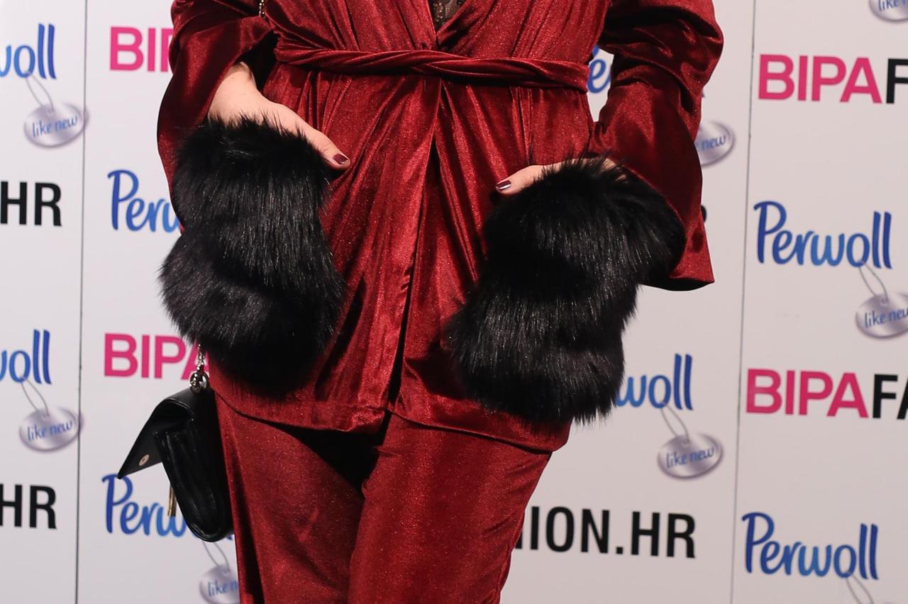 Maja Šuput polu punđa