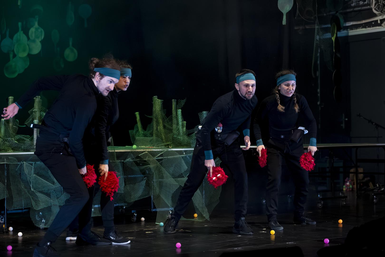 Taj zabavni i duhoviti ping pong meč klasičnu bajkovitu priču o viteštvu, princezama i dvorcima donosi na suvremen način prilagođen današnjoj djeci