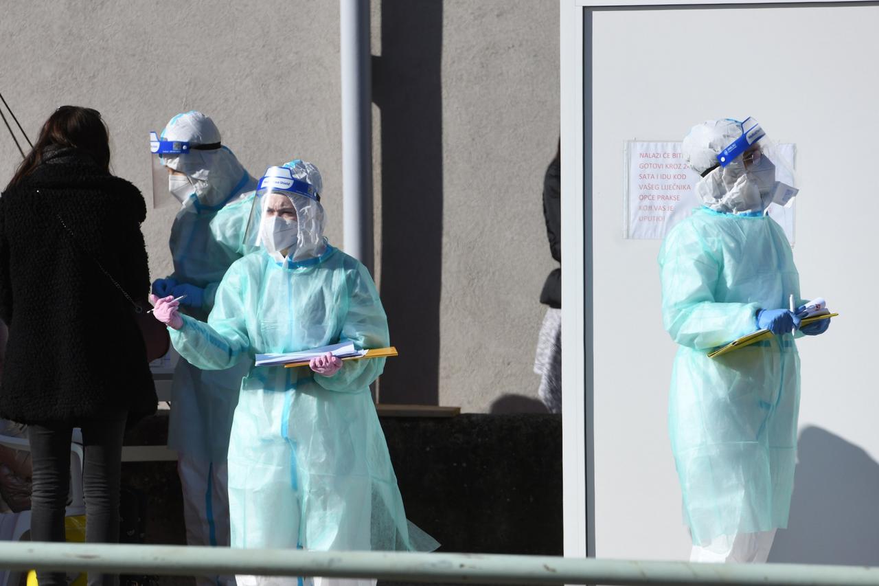 Ispred šibenske bolnice nema gužve na testiranju za koronavirus