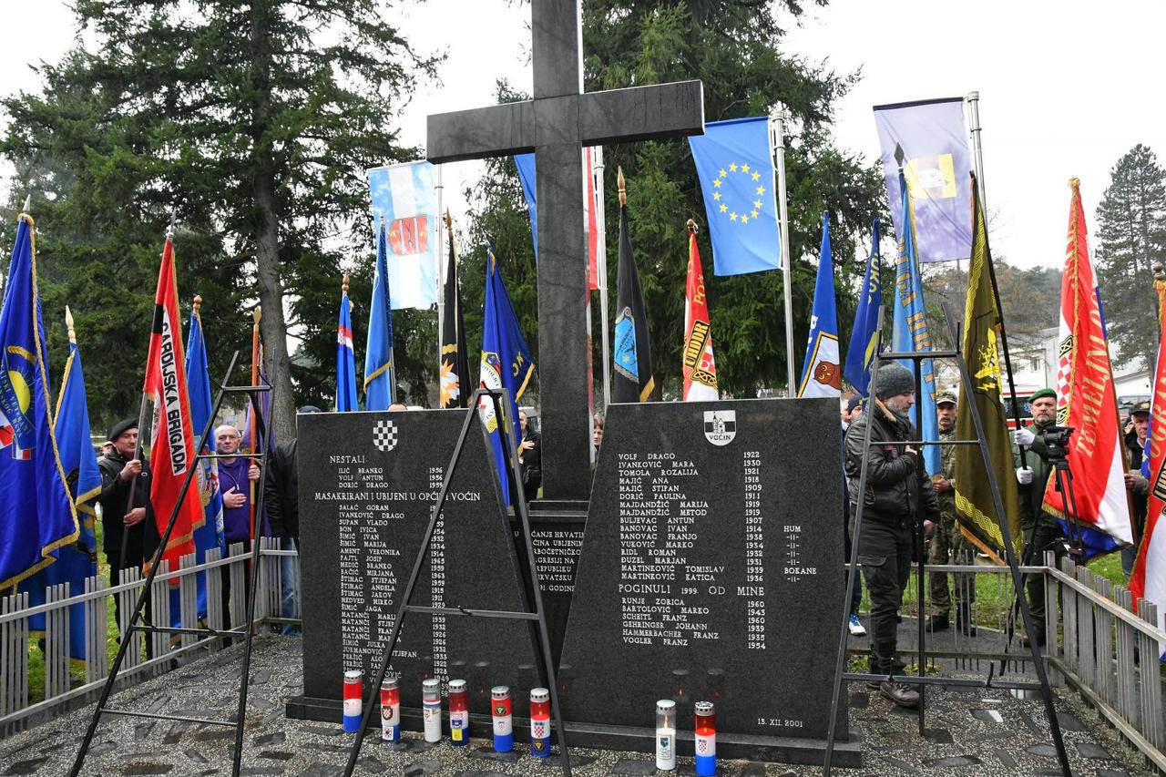 Voćin: Predsjednica Grabar-Kitarović na obilježavanju 28. obljetnice žrtava Voćina u Domovinskom ratu