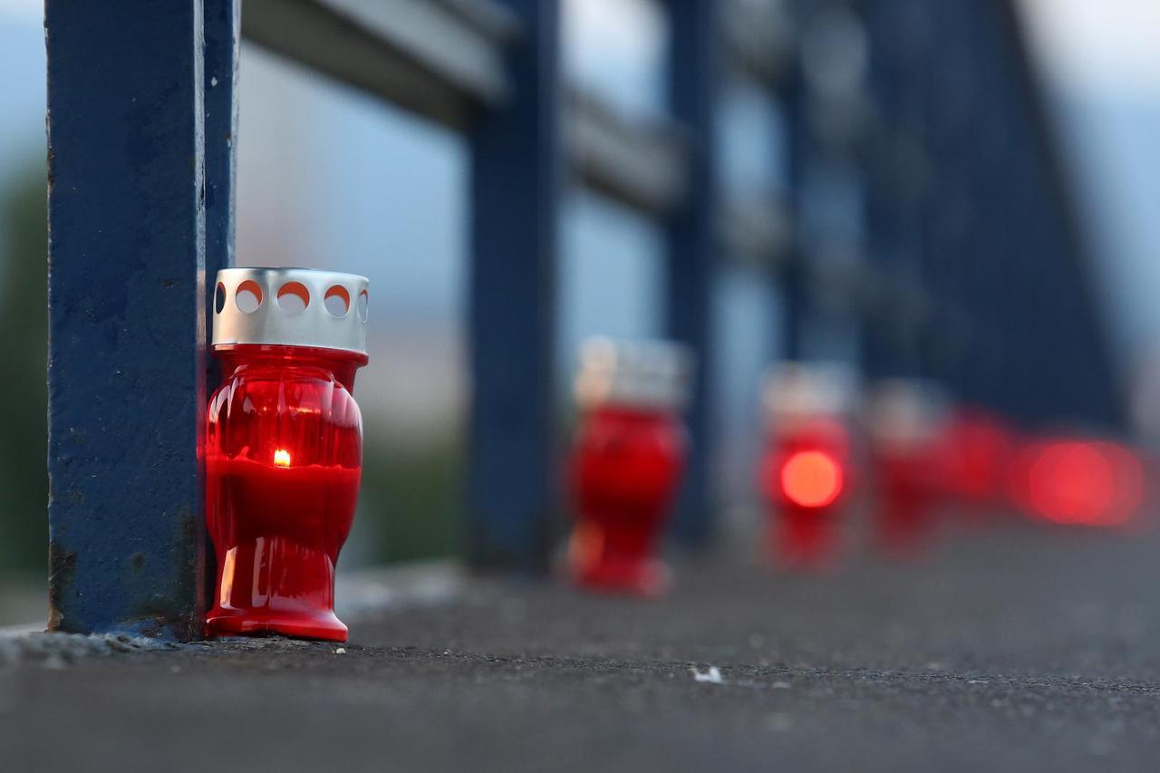 Zagreb: 625 svijeća na Mostu slobode u spomen na osobe koje su lani počinile suicid
