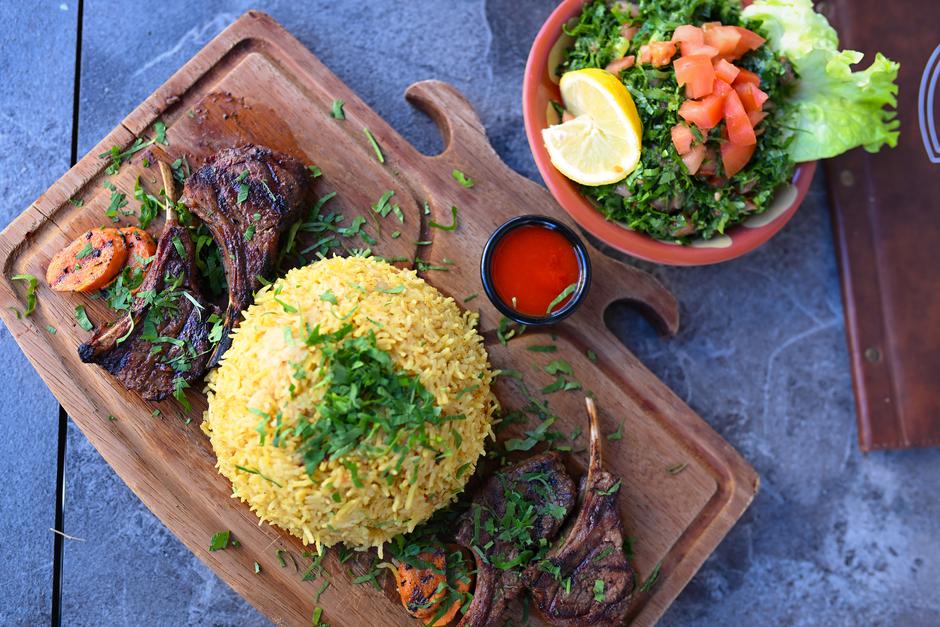 Zagreb: Restoran Layali