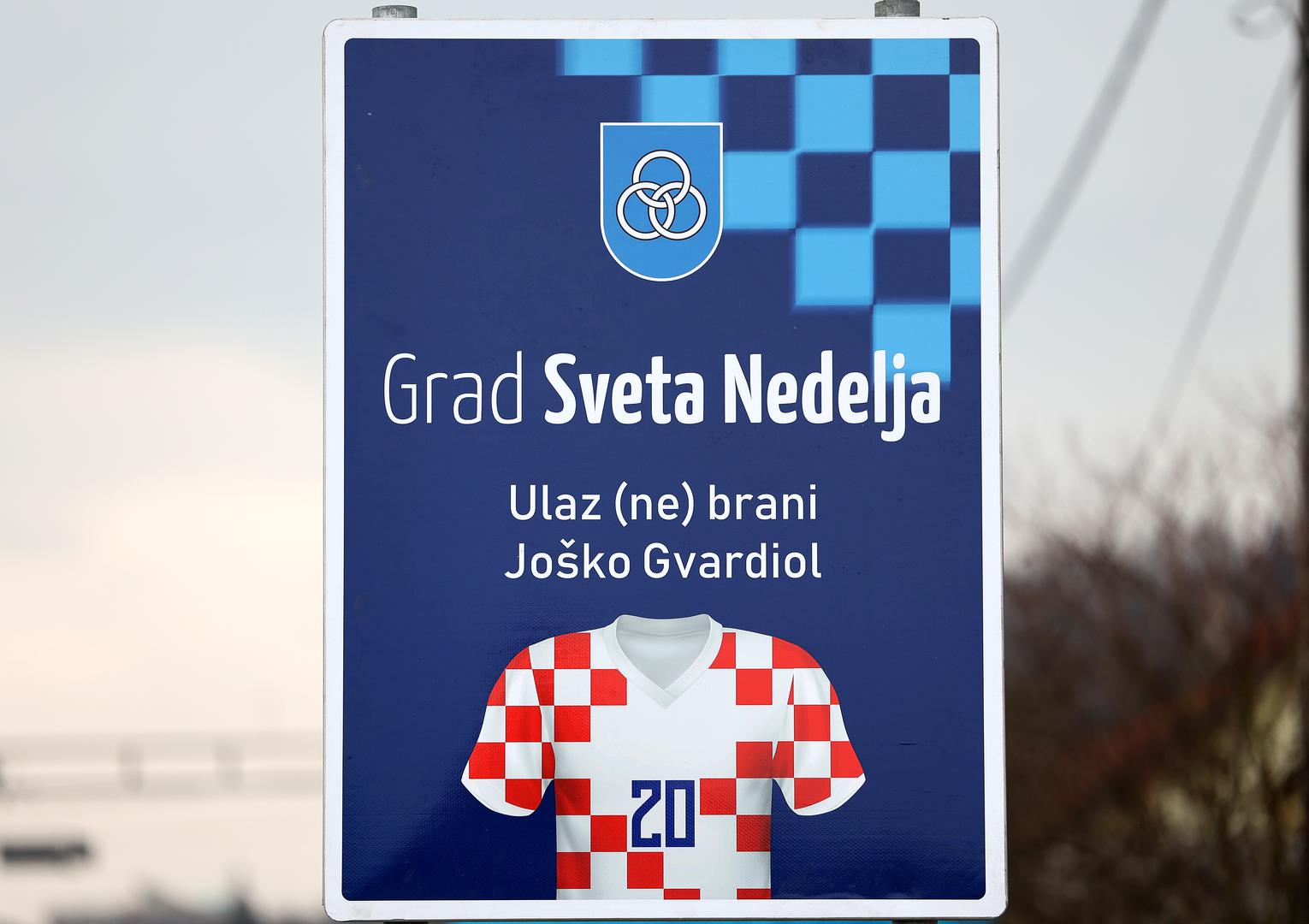 08.02.2023., Sveta Nedelja - Grad Sveta Nedelja postavio je tablu na ulazu u grad u cast nogometasu Josko Gvardiol. Photo: Marko Prpic/PIXSELL