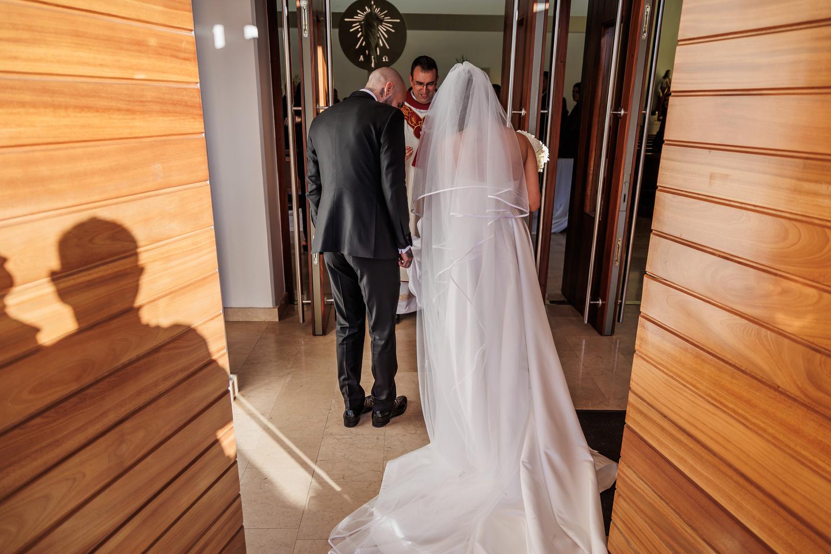 Kuma mladenki bila je Ivana Bubić, a kum mladoženji Ante Gabelica.