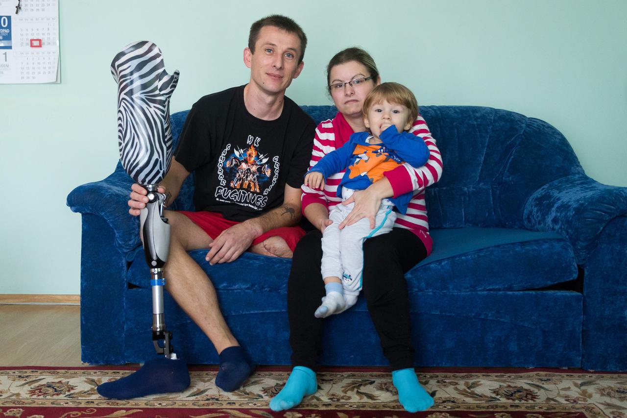 27.10.2016., Zagreb -  Elvedin Omercic izgubio je nogu u prometnoj nesreci prije tri mjeseca. Zahvaljujuci dobroti poslodavca i kolega iz Prima Commerca koji su skupili novce za najmoderniju protezu s jednoosovinskim hidraulicnim koljenom Elvedin se brzo 