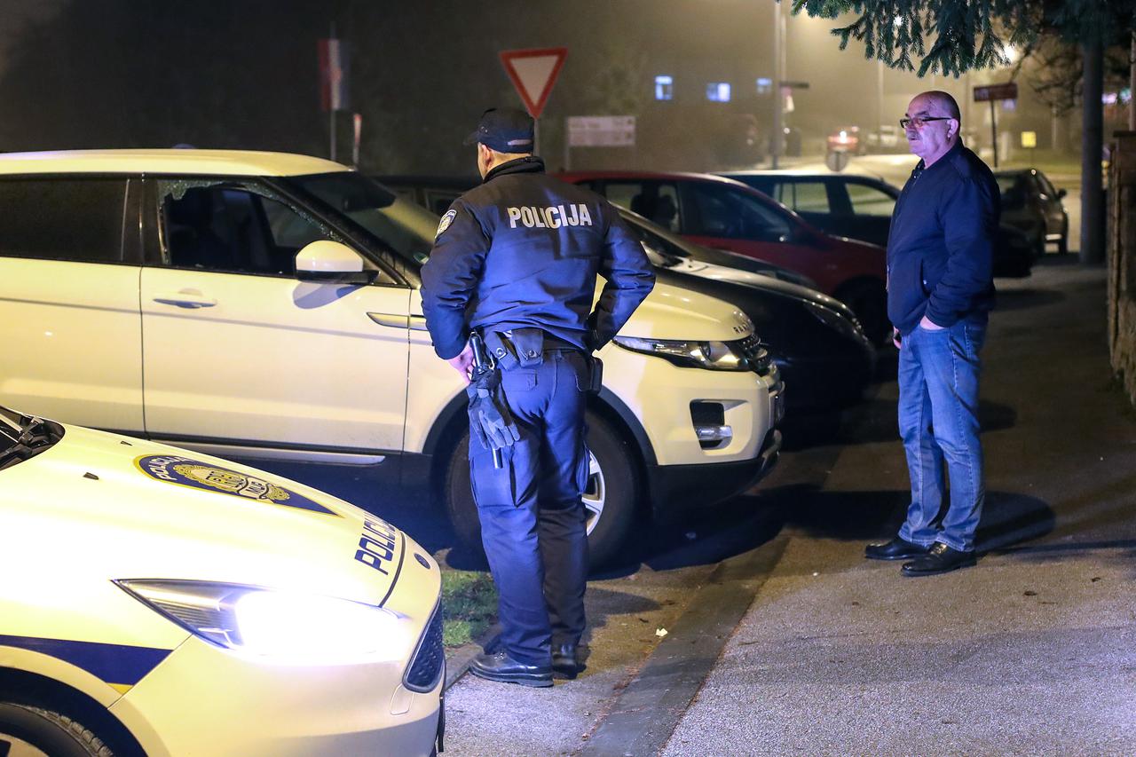 Pokušali spriječiti pljačku automobila pa pljačkaš na njih zapucao