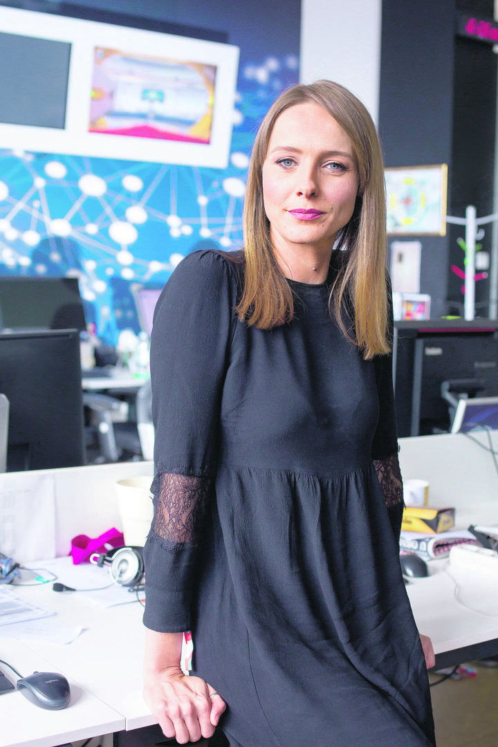 Kaže da ga voli jer se rijetko susreće i jer nikada nije upoznala drugu osobu istog imena. 