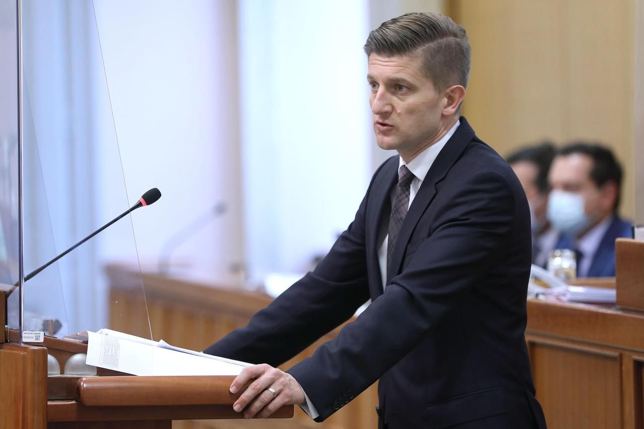 Zagreb: Ministar Marić brani prijedlog rebalansa proračuna u Saboru