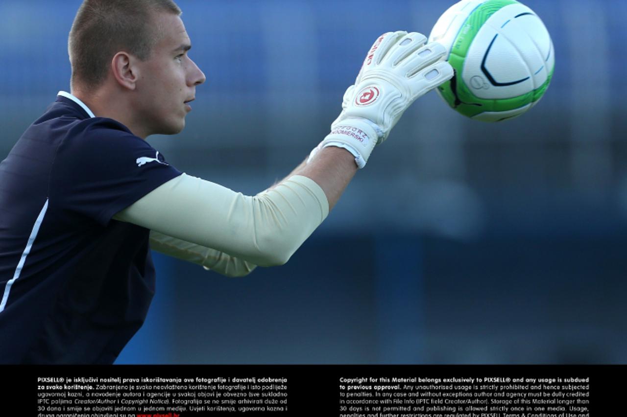 '29.07.2013., Zagreb - Trening GNK Dinamo uoci prve utakmice 3. pretkola Lige prvaka protiv FC Sheriff - Tiraspol. Iako je prije treninga jaki vjetar potrgao veci dio plavih cerada i nosio po zraku ve