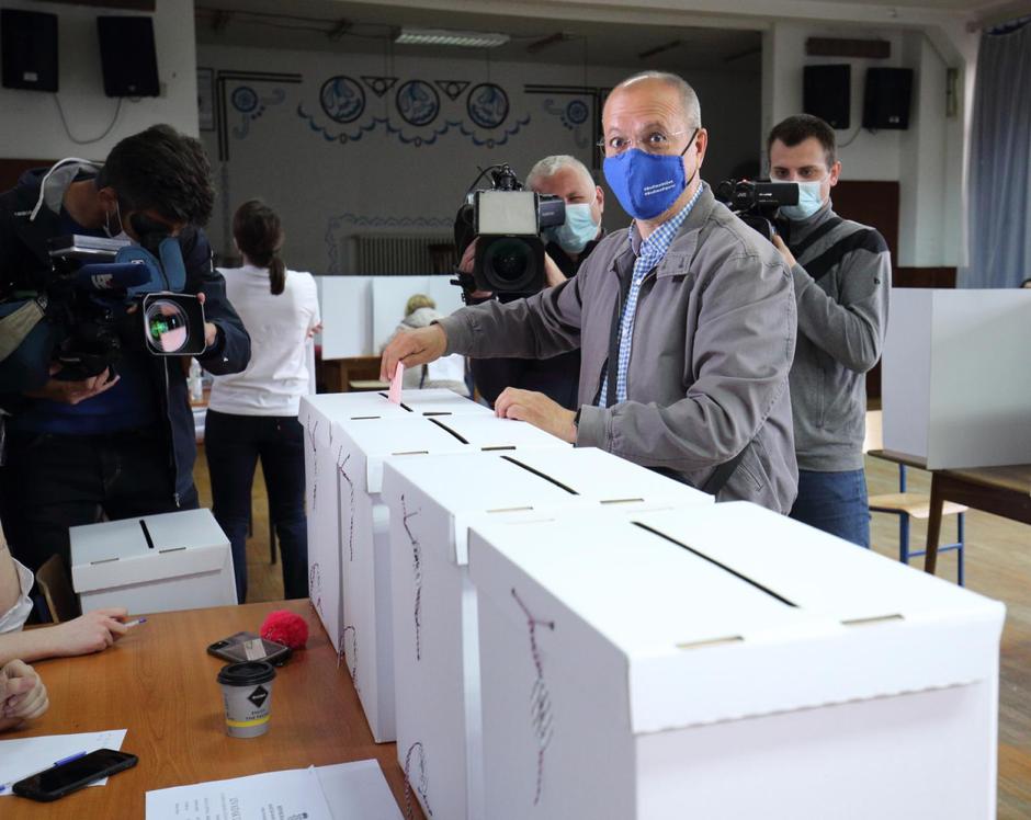 Osijek, 16.05.2021 - Goran Kusec kandidat SDP-a za gradonacelnika glasao je na lokalnim izborima