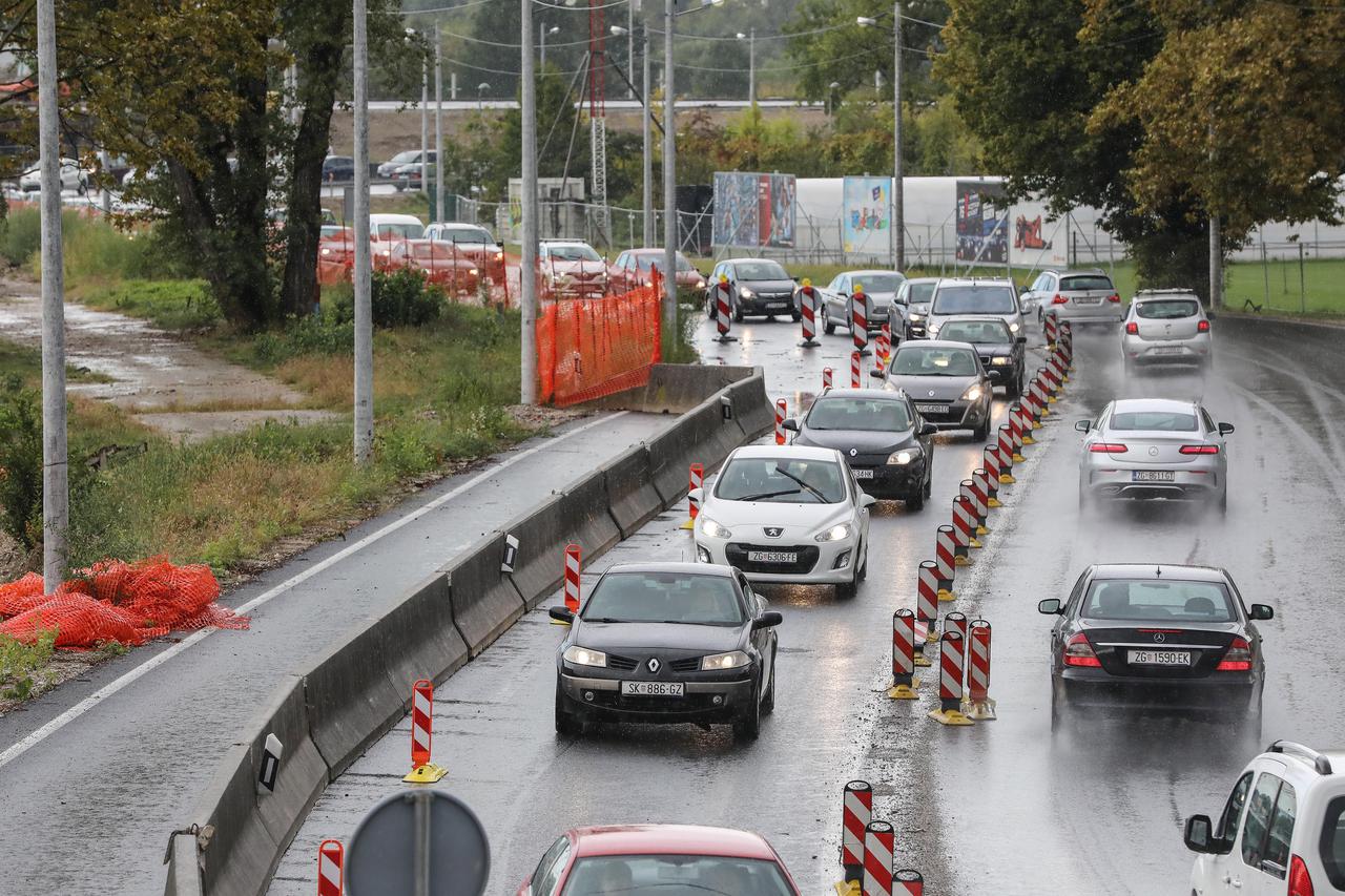 Zbog zatvorene jedne prometne trake kod rotora nastaju velike gužve