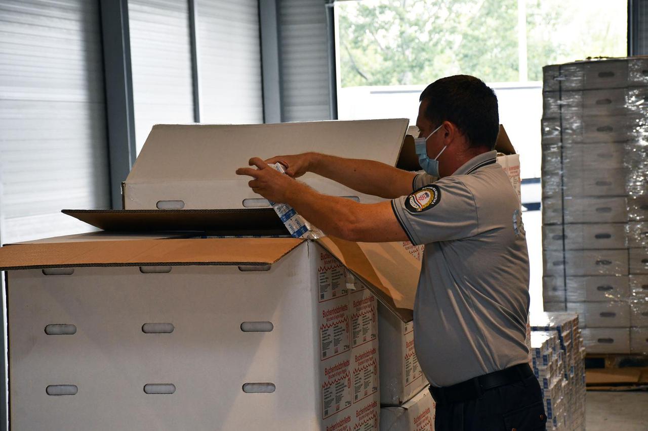 Velika zapljena cigareta na graničnom prijelazu u Staroj Gradiški