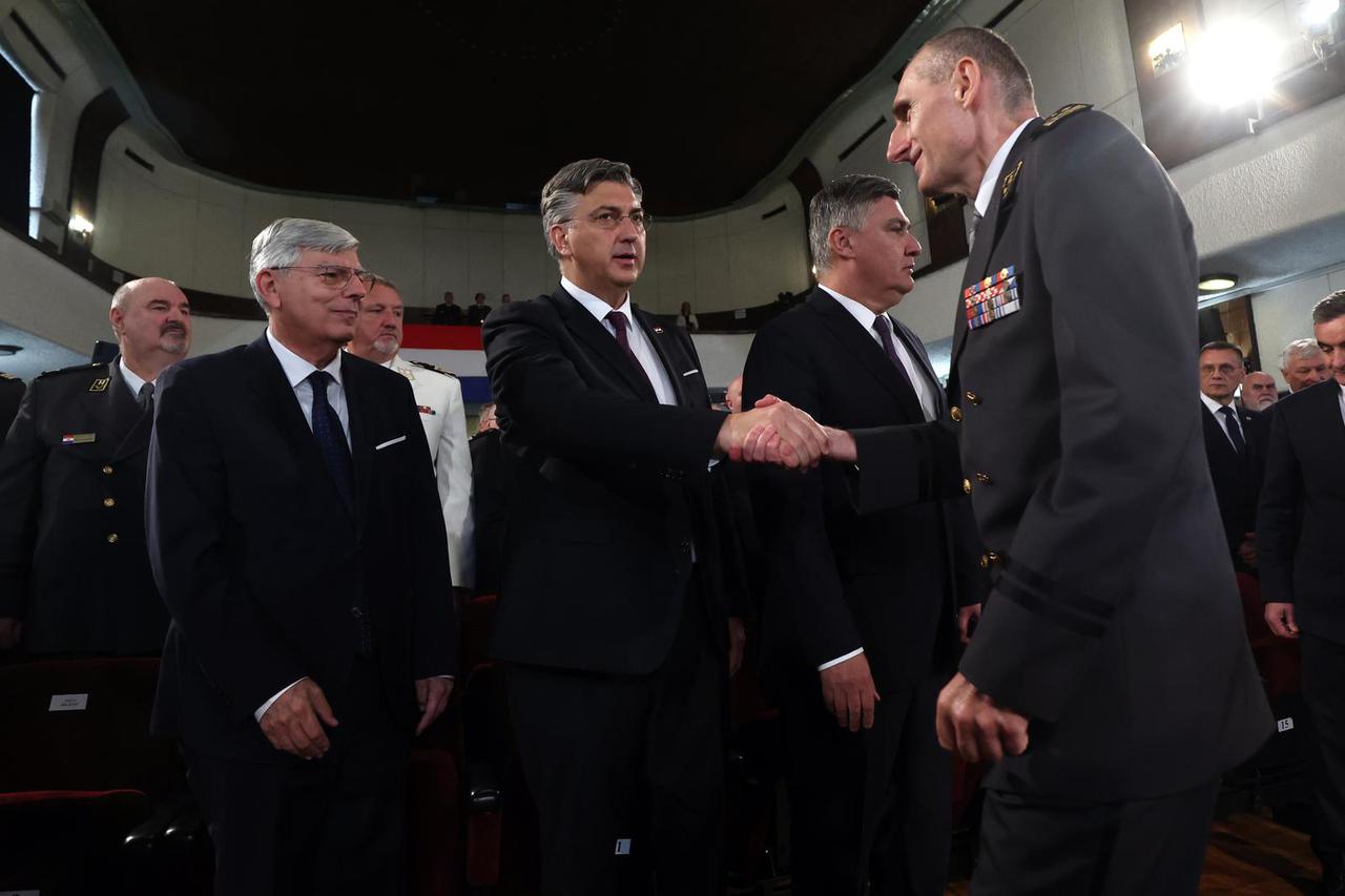 Zagreb: Plenković i Milanović se rukovali na svečanoj akademiji povodom obilježavanja Dana Hrvatske vojske