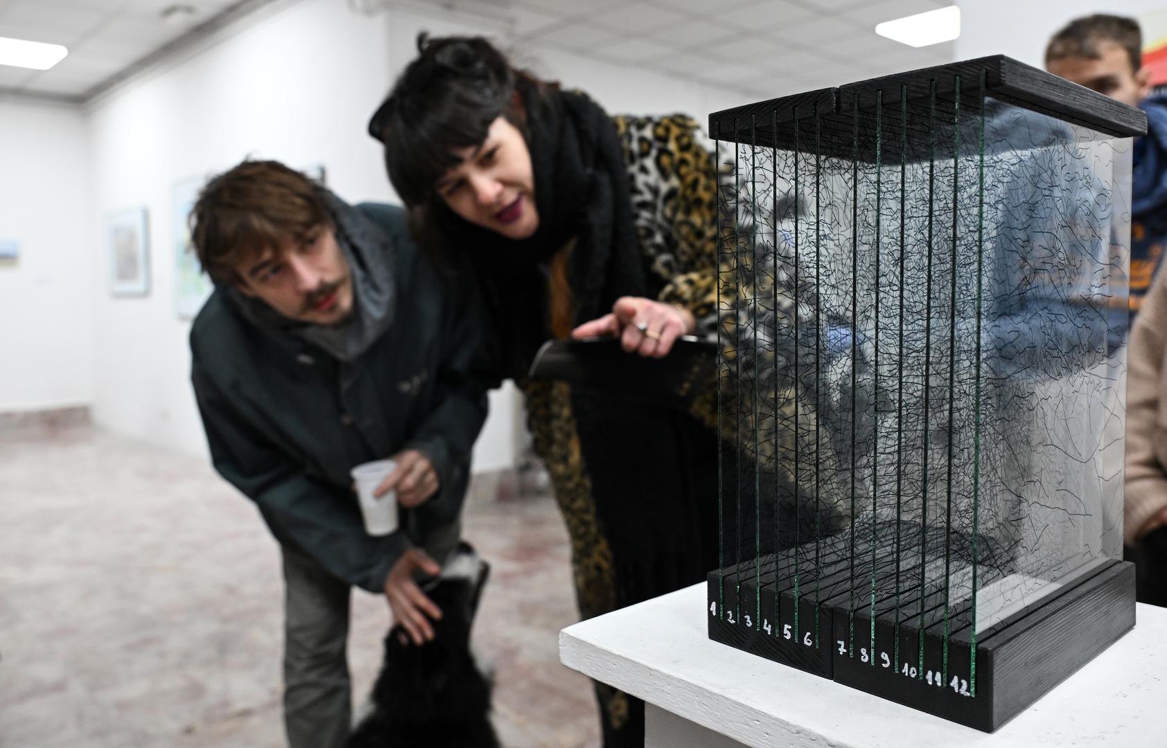 Drugi dio godišnje izložbe članova Hrvatskog društva likovnih umjetnika (HDLU), revijalne izložbe koja donosi uvid u tekuću produkciju ostvarenu u svim disciplinama, od klasičnih do novomedijskih, otvoren je u zagrebačkoj Galeriji Art&CeRZe