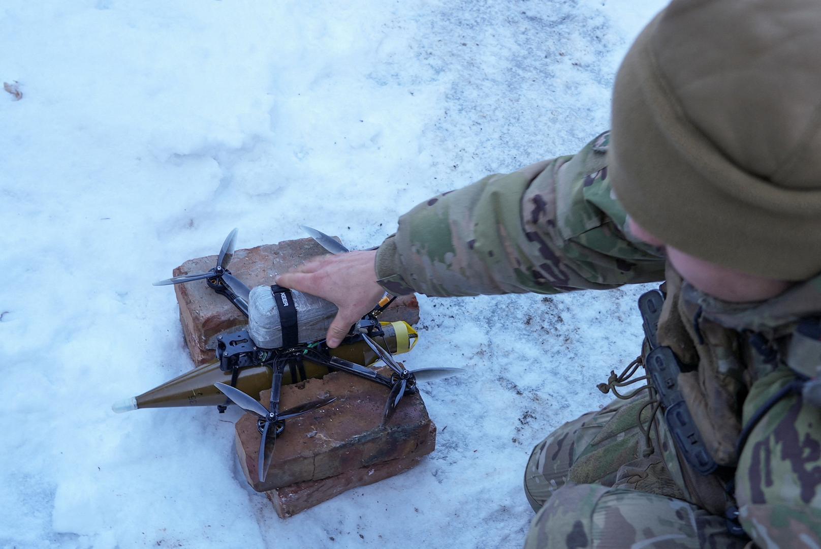 FILE PHOTO: A Ukrainian serviceman of the Rarog UAV squadron of the 24th Separate Mechanized Brigade places a first person view (FPV) drone with an attached shell for an RPG-7 grenade launcher to a launch point, at a position near the town of Horlivka, amid Russia's attack on Ukraine, in Donetsk region, Ukraine January 17, 2024. REUTERS/Inna Varenytsia/File Photo Photo: Stringer/REUTERS