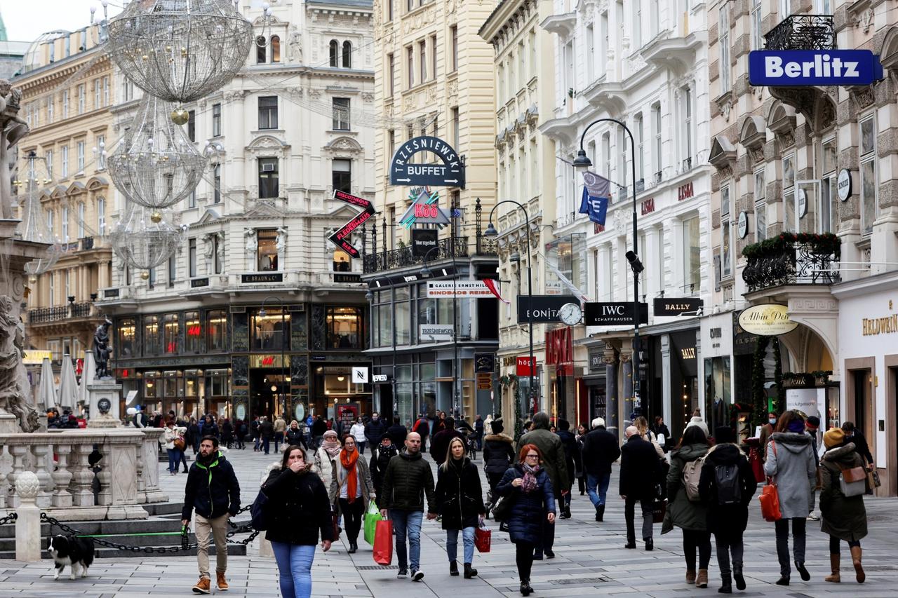 FILE PHOTO: FILE PHOTO: Outbreak of the coronavirus disease (COVID-19) in Vienna