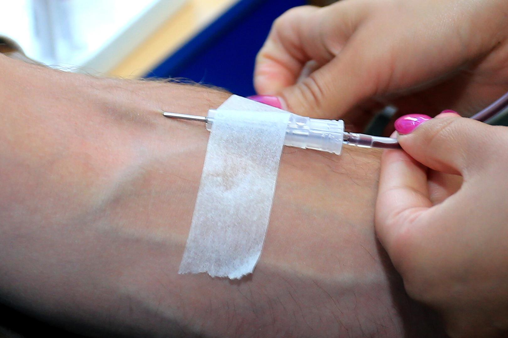 Krvna grupa 0 – Istraživanje je pokazalo kako upravo ta krvna grupa najviše privlači komarce zbog drugačijih mirisa i kemikalija koje tijelo ispušta. Najmanje su im zanimljive osobe s krvnom grupom A.