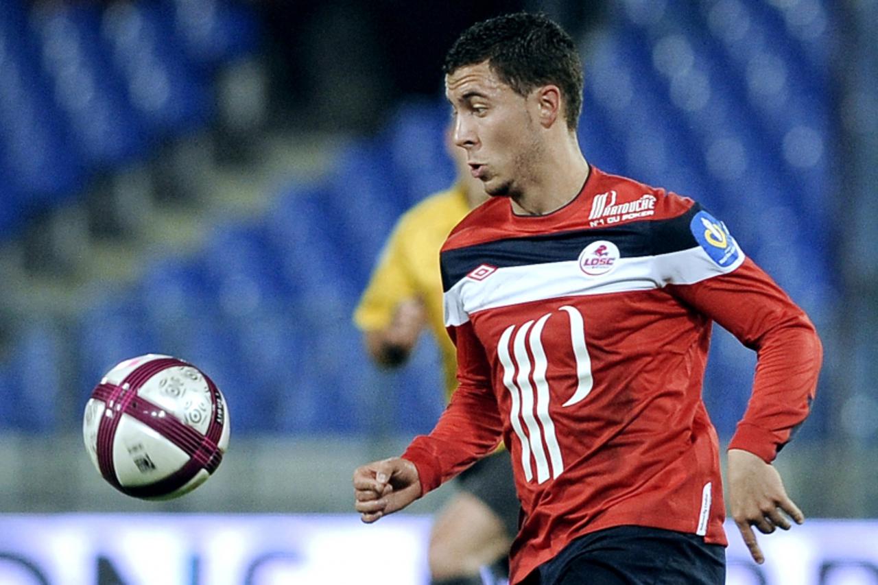 'Lille\'s Belgian forward Eden Hazard controls the ball during the French L1 football match Auxerre vs Lille, on October, 15, 2011 at the Abbe-Deschamps stadium in Auxerre.  Lille won 3-1. AFP PHOTO /