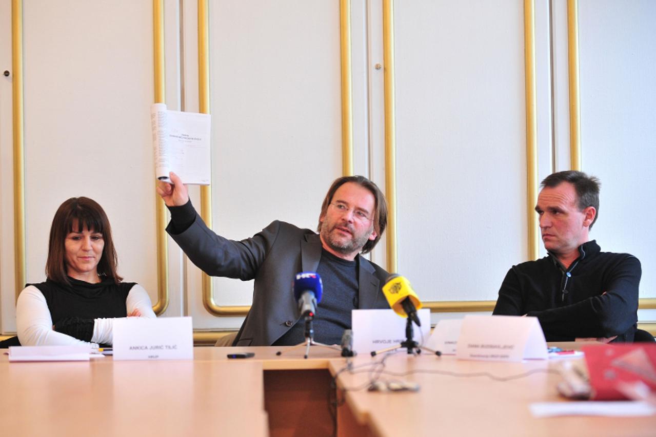 '08.02.2010.Zagreb, Hrvatska, Kuca hrvatskog filma Nova ves 18 pressica o sukobu interesa oko ulaska Vesne Robic Skarica u Vijece HRTa. Ankica Juric Tilic, Hrvoje Hribar i Vinko Bresan. Photo: Antonio