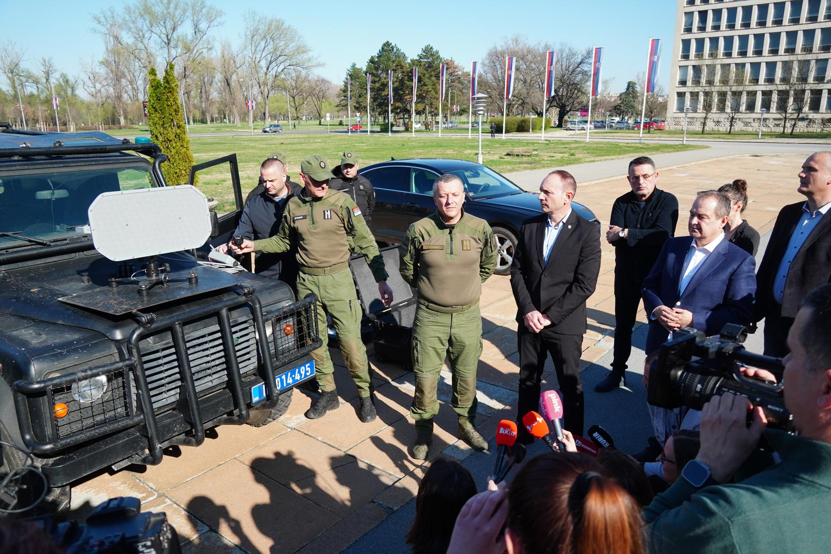 Ministar unutarnjih poslova Ivica Dačić izjavio je da policija Srbije nikada nije upotrebila zvučni top: "Policija Srbije nije upotrebila nikad, pa ni 15. ožujka nedozvoljena sredstva koja nisu predviđena Zakonom o policiji, uključujući i sredstva koja se sada kolokvijalno nazivaju zvučni top."
