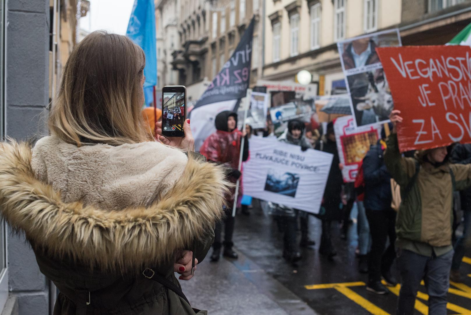 Zagreb: Marš aktivista koji se bore za zaštitu prava životinja 8.12.2018., Zagreb- Aktivisti iz raznih krajeva Hrvatske okupili su se i marsirali kroz centar Zagreba u znak zastite prava zivotinja. Foto: Ivan Buvinic/PIXSELL 