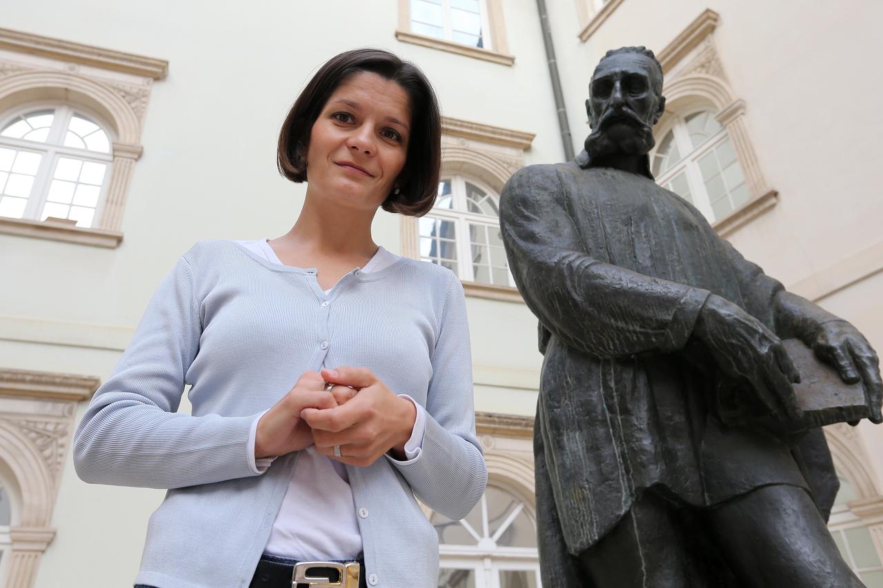 03.11.2012., Zagreb - Valerija Macan, strucnjakinja za djela J. J. Klovica cija se premijerna svjetska izlozba uskoro otvara u Klovicevim dvorima.  Photo: Robert Anic/PIXSELL
