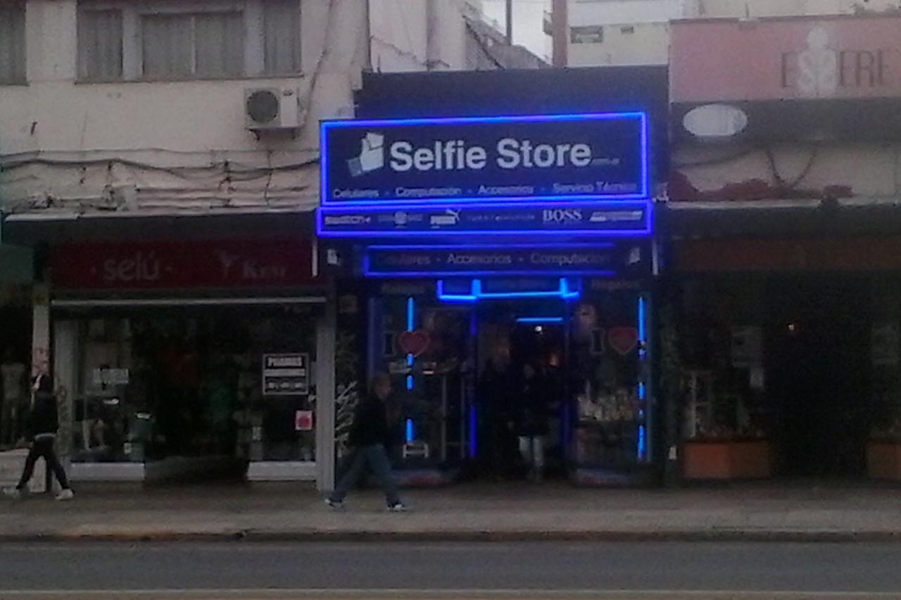 selfie store