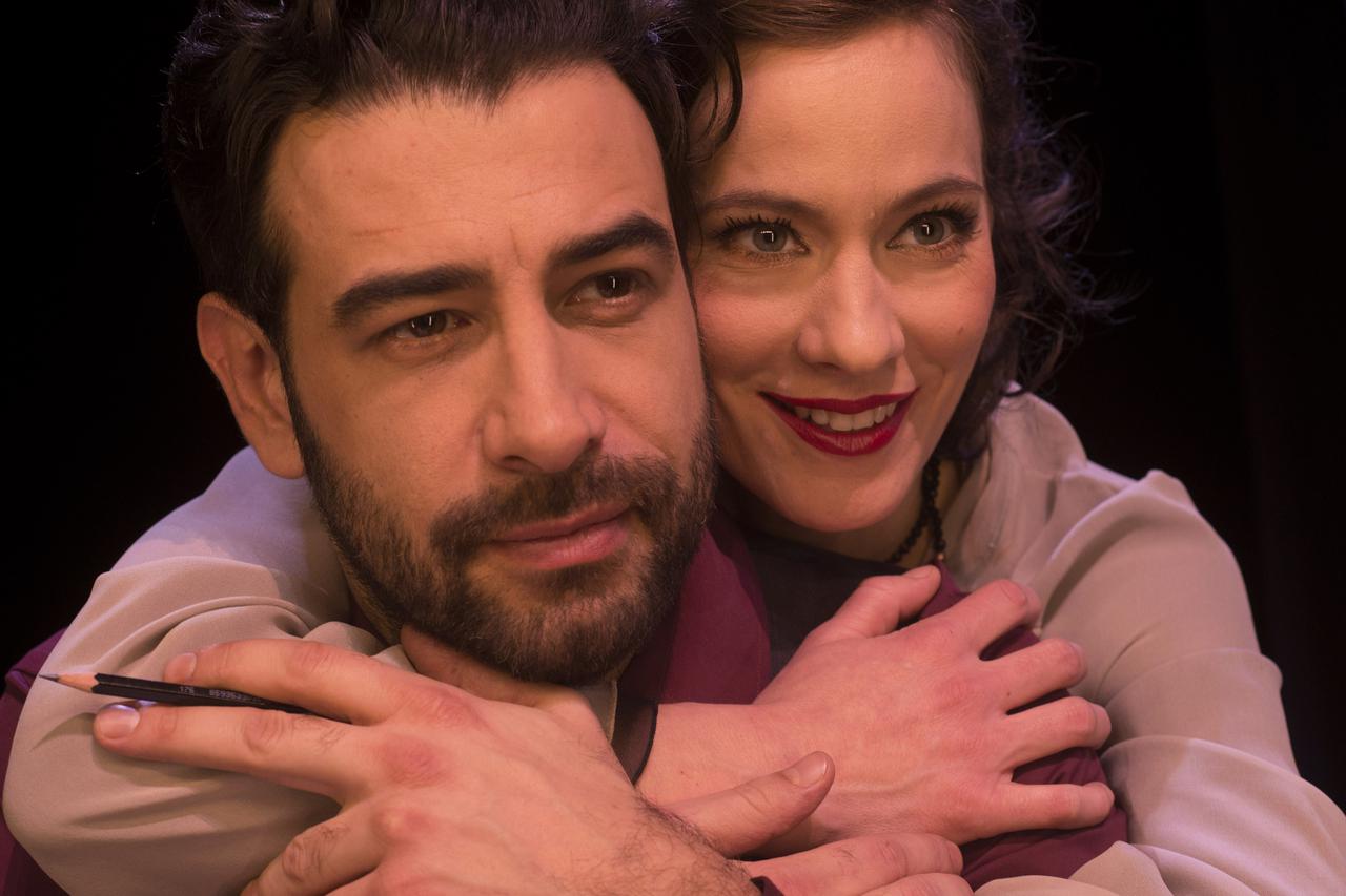 Janko Popović Volarić i Dora Fišter Toš u sceni predstave