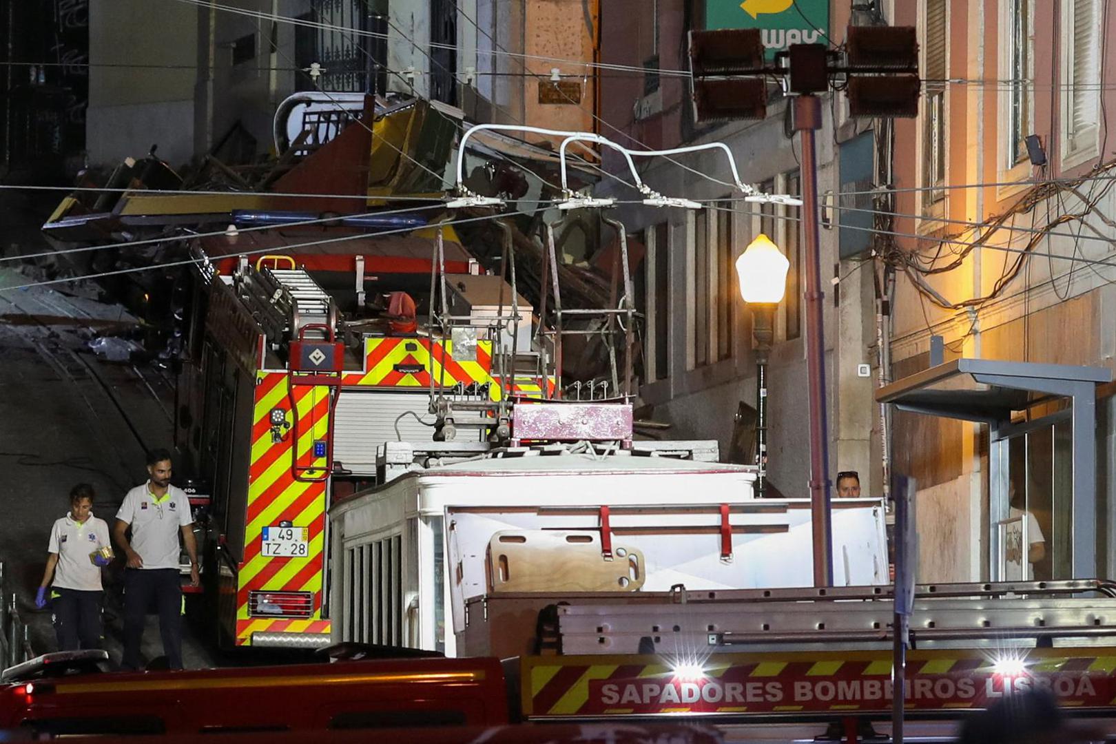 Uspinjačom upravlja gradska tvrtka za javni prijevoz Carris. Njezina dva vagona pričvršćena su na suprotne krajeve vučnog užeta, a vuču osiguravaju elektromotori na dva vagona.