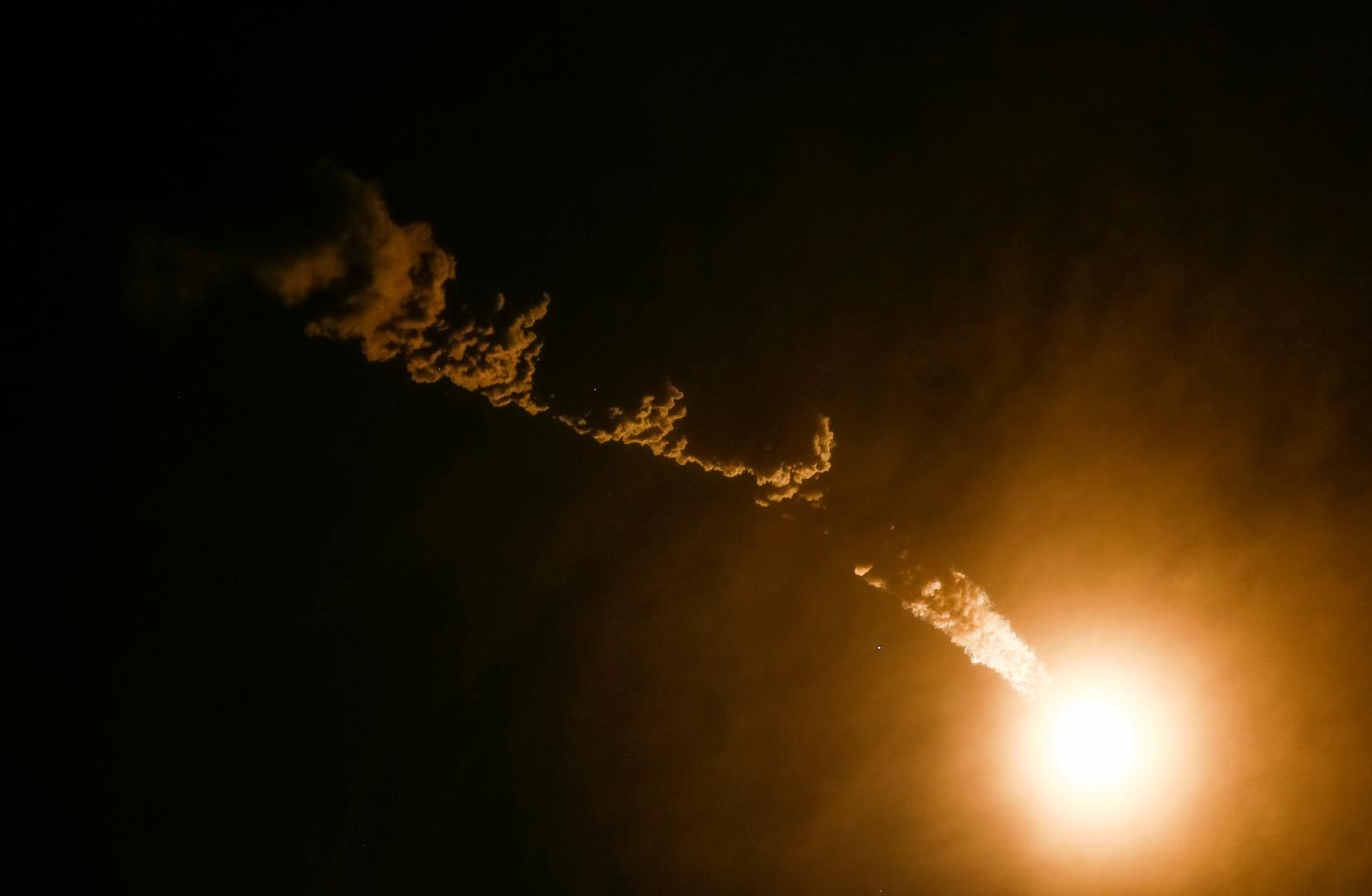 Klasik je oživljen novim dizajnom panela s metalik printom i efektom grafičke teksture uz najmoderniju tehnologiju u proizvodnji lopte. 

