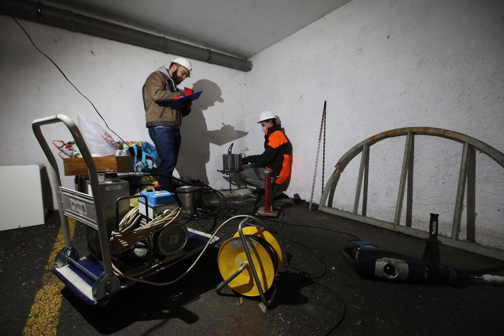 02.04.2020. Zagreb- Ekipa tvrtke Uretek vrsi ispitivanje tla i isanira temelje zgrada koje se ubrzalo nakon velikog potresa u Zagrebu.Filip Antunovic.
Photo: Boris Scitar/Vecernji list/PIXSELL
